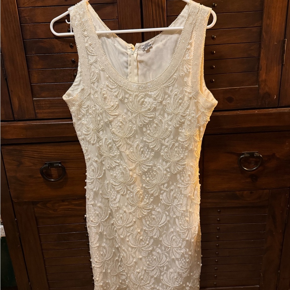 Elegant Cream Sleeveless Beaded Dress